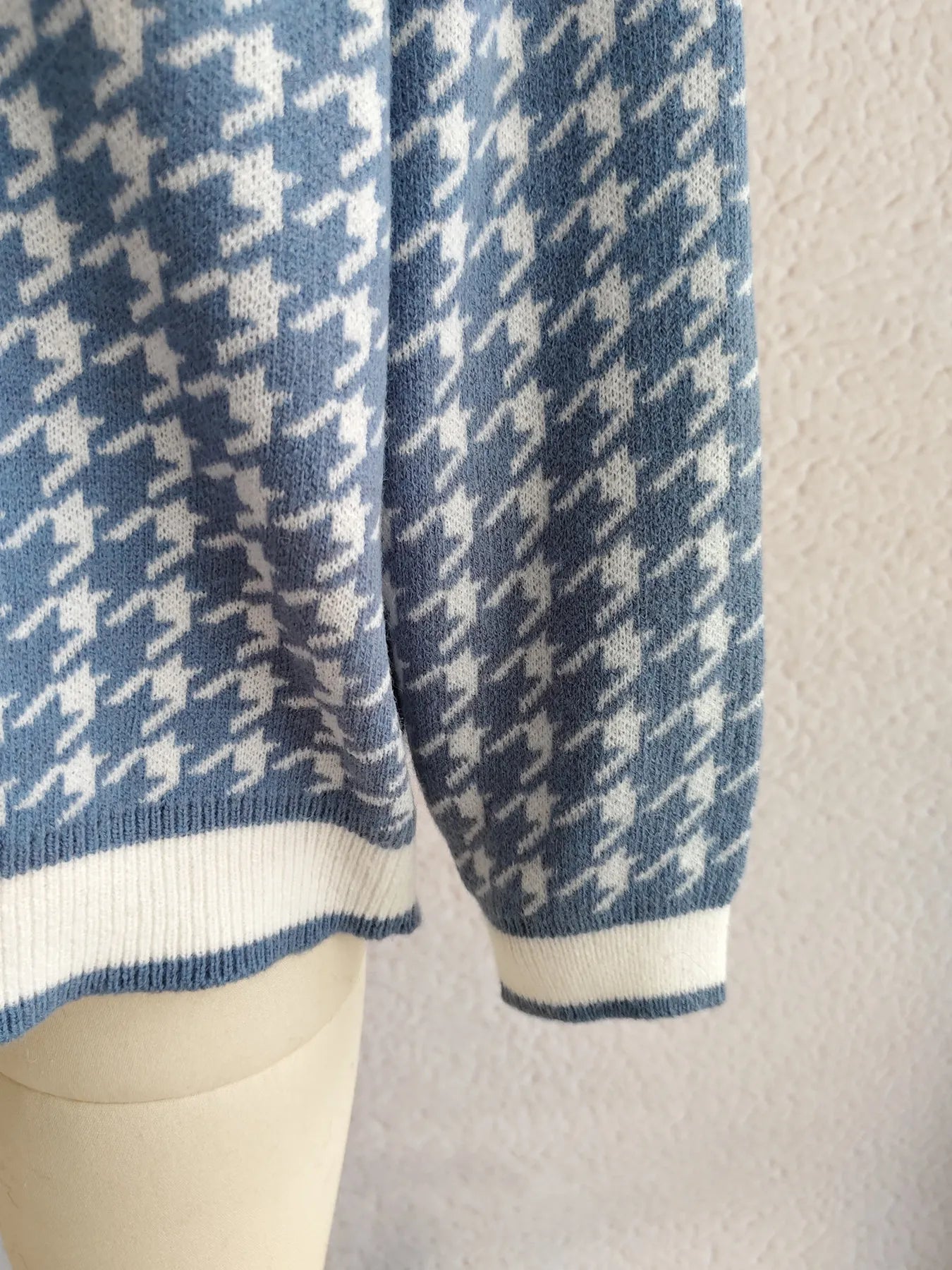 Women Houndstooth Pattern V-Neck Button-Up Cardigan Sweater